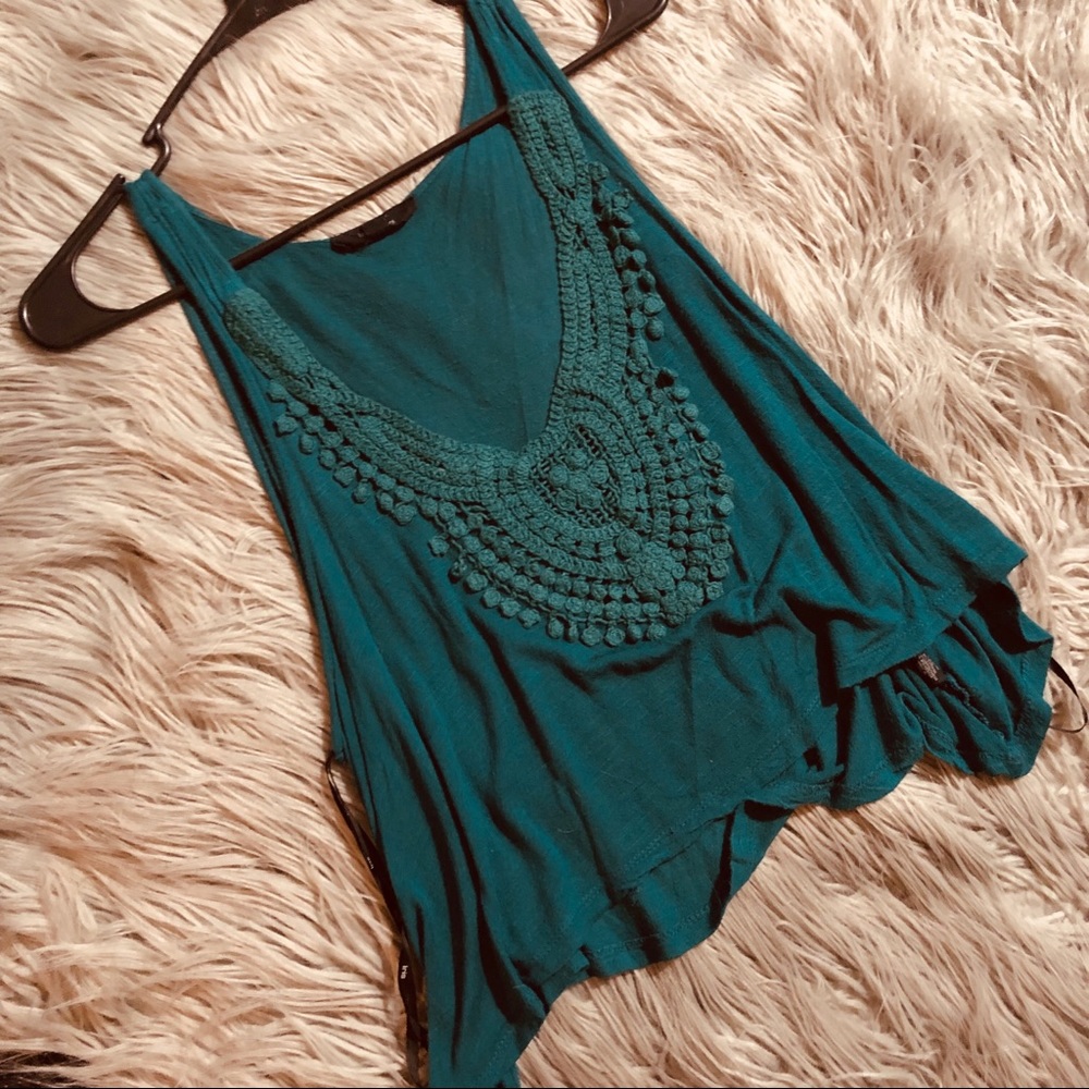 Super cute green tank top !